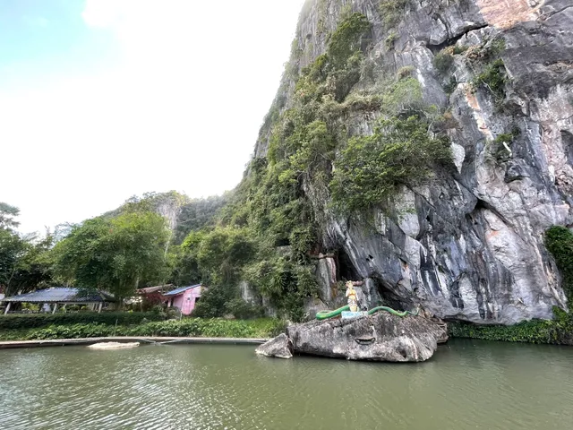 Khao Chaison Nam Yen Cave