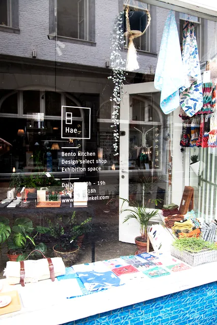 HAE solo dining & art