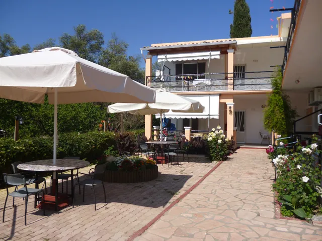 Kostas Apartments & Studios