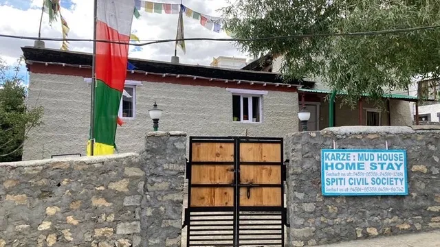 Karze: Heritage Mud House Homestay