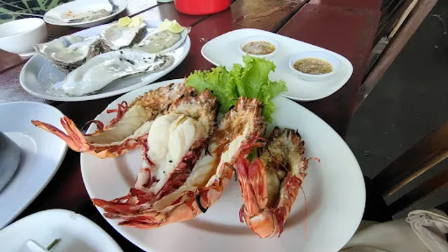 Ruen Nam Seafood Restaurant