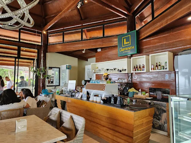 Cafe Labyrinth by Bonhomie