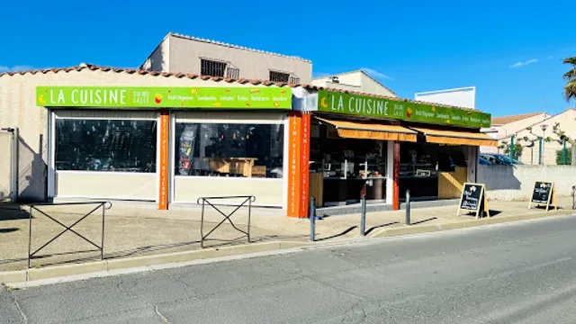 La Cuisine (café, petit-déjeuner, viennoiseries, pain, salades, sandwicherie, frites, plats cuisinés, poulet rôti et viandes)