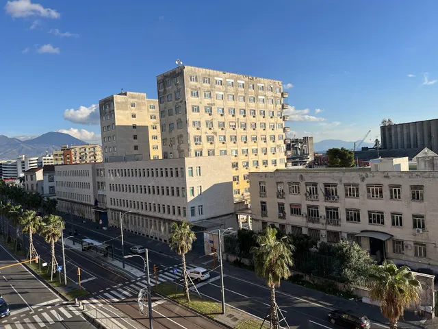 Urban jungle rooms, Naples