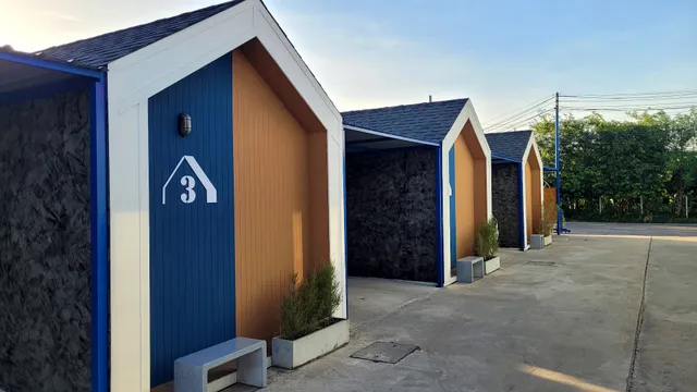 ชิคส์ รีสอร์ท