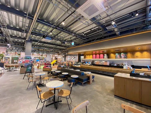 Starbucks Coffee - Tsutaya Bookstore Kikuyo
