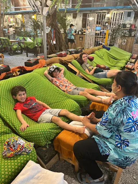 Samsen Center : Thai food & Vegetarian & Vegan Bar & Restaurant