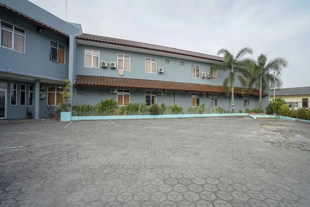 Super OYO 1844 Bravo Residence