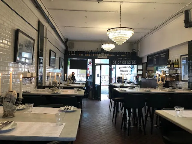 Riddle & Finns The Lanes