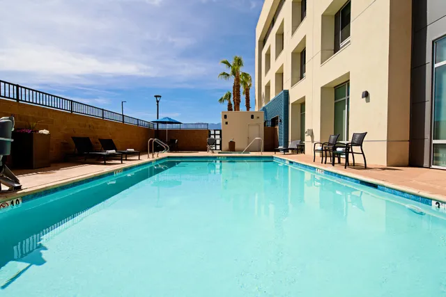 Holiday Inn Express & Suites - Palm Desert - Millennium, an IHG Hotel