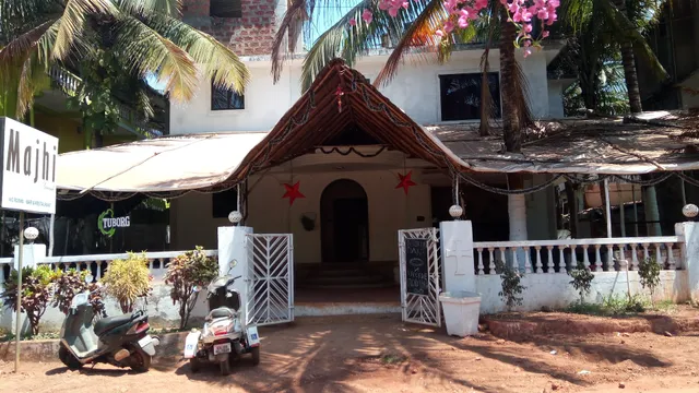 Majhi Hotel