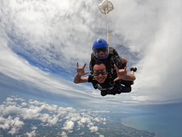 Thailand Skydiving Pattaya (Skydiving, Paramotor, and Microlight)