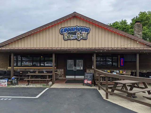 Crosstown Bar & Grill