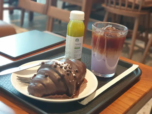 스타벅스 굽은다리역점