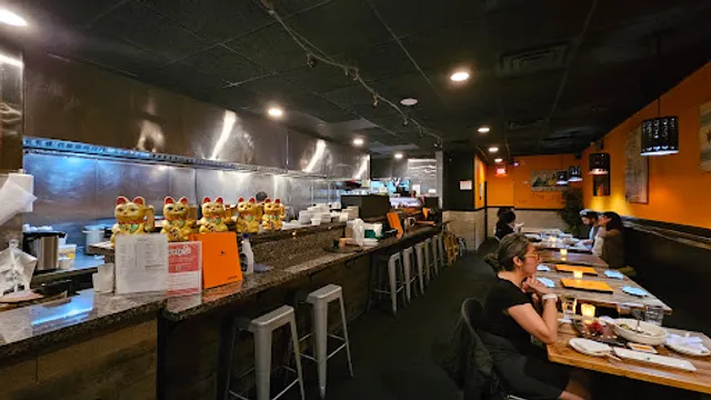 Hands On Thai & Sushi - Irving Park Rd.