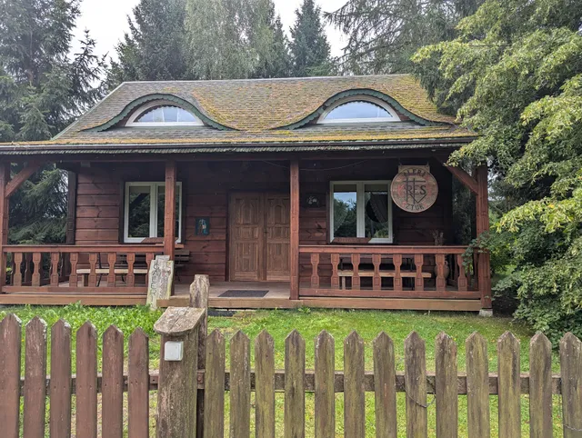 FIRMA KRESY. Apartamenty Białowieża. Galeria Sztuki i Apartamenty. Nocleg Białowieża