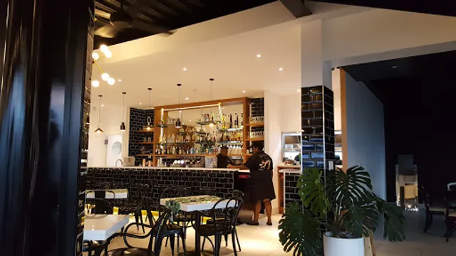 Lulu Bar Restaurant and Cafe