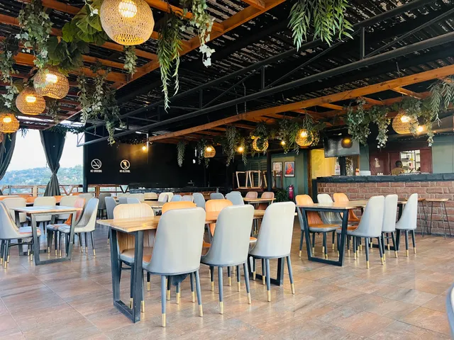 Rooftop Restaurant & Cafe