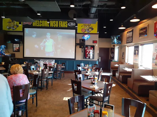 Madrocks Restaurant & Sports Bar