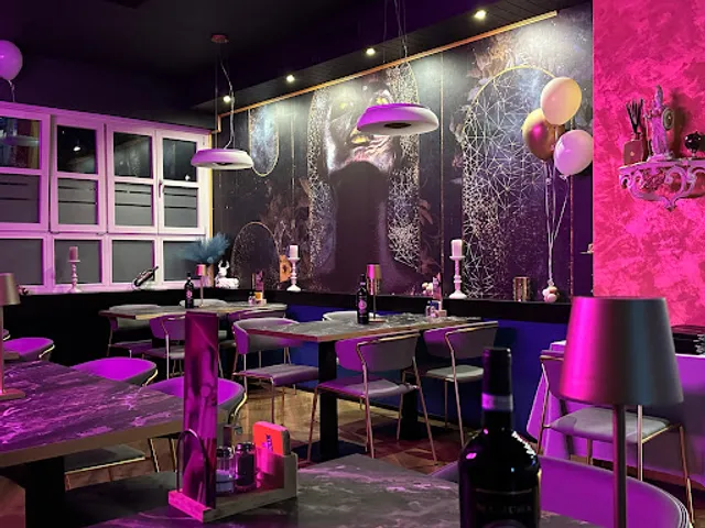 Medusa Restaurant Grillhaus & Lounge