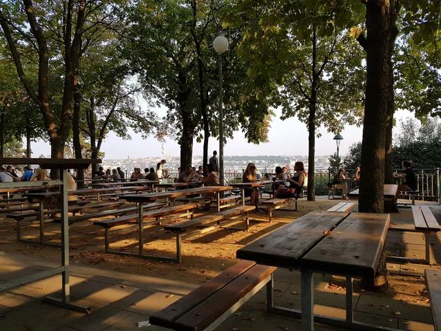 Letenský zámeček a zahrádky na Letné