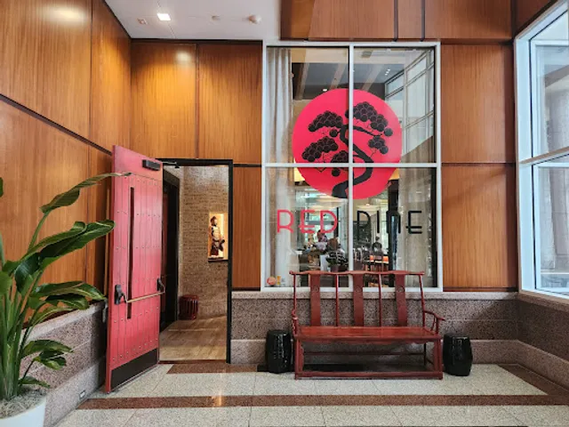 Red Pine Restaurant & Bar