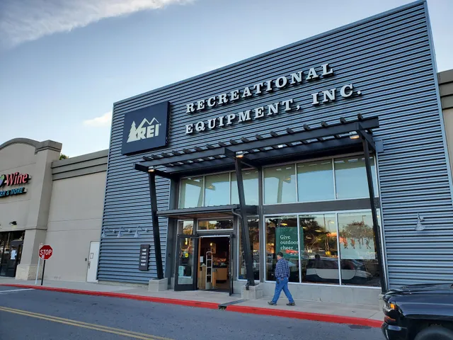REI