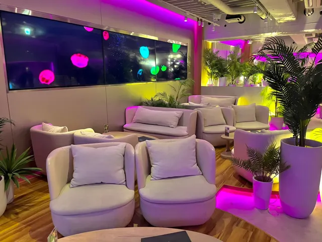 AVALON 心斎橋 シーシャ カフェ&バー