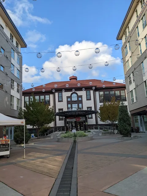 El Centro de la Raza (The Center of People of All Races)