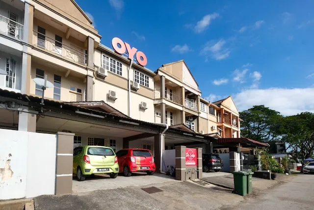 OYO 89694 De Lodge Hotel
