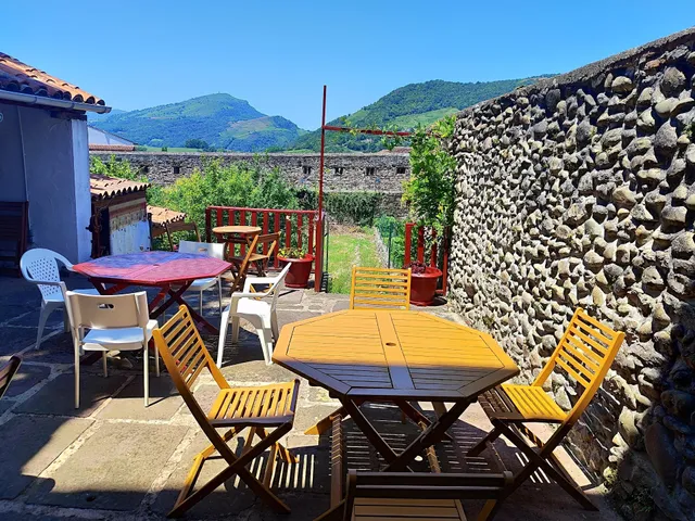 L’Auberge du Pèlerin – Gîte de charme en pierre avec vue sur les montagnes