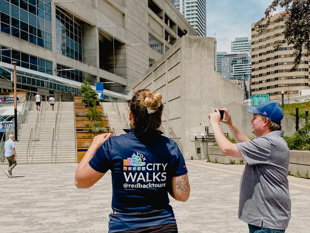 Vox City | Toronto & Niagara | Toronto Sightseeing & Walking tour