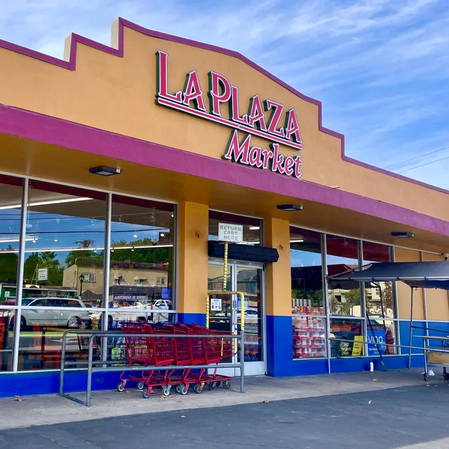 La Plaza Market