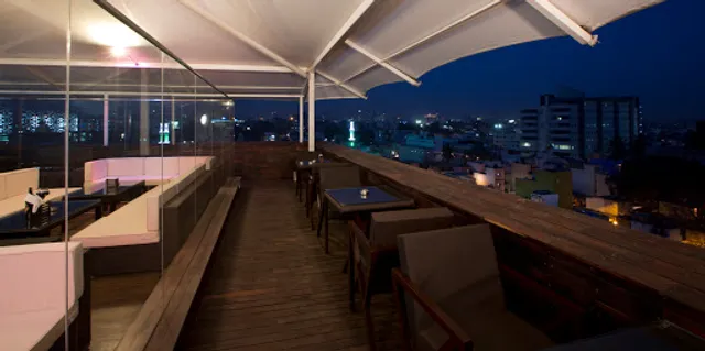 Betelgeuse Bar & Lounge (Springs Hotel & Spa)