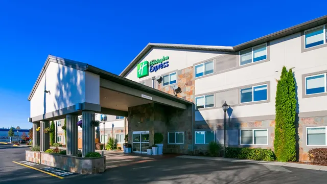 Holiday Inn Express & Suites Seattle-Everett, an IHG Hotel
