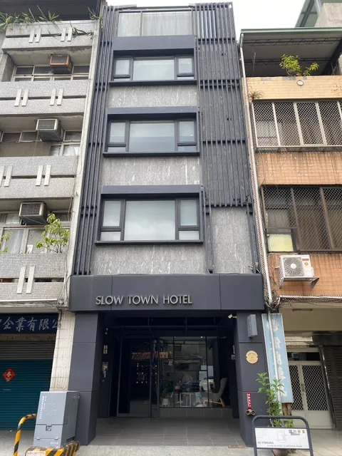 Slow Town Hotel