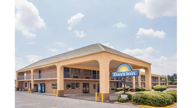 Days Inn by Wyndham Clinton