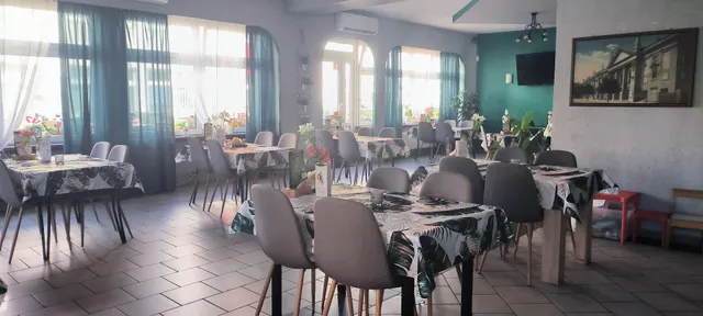 Molto Bene Pub & Bistro