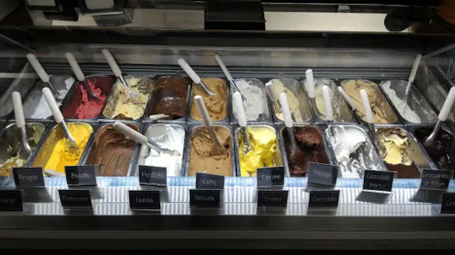 Bar Gelateria 4 + 1