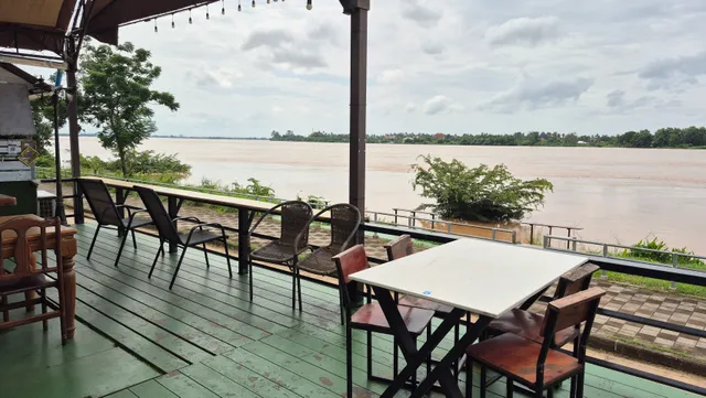 ร้านอาหารชิลล์ริมโขง