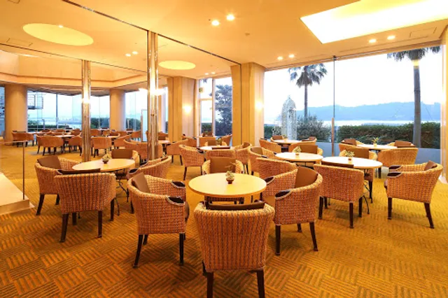 ラウンジ モロキニ