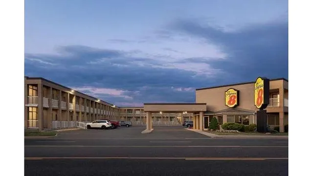 Super 8 by Wyndham Windsor/Dougall