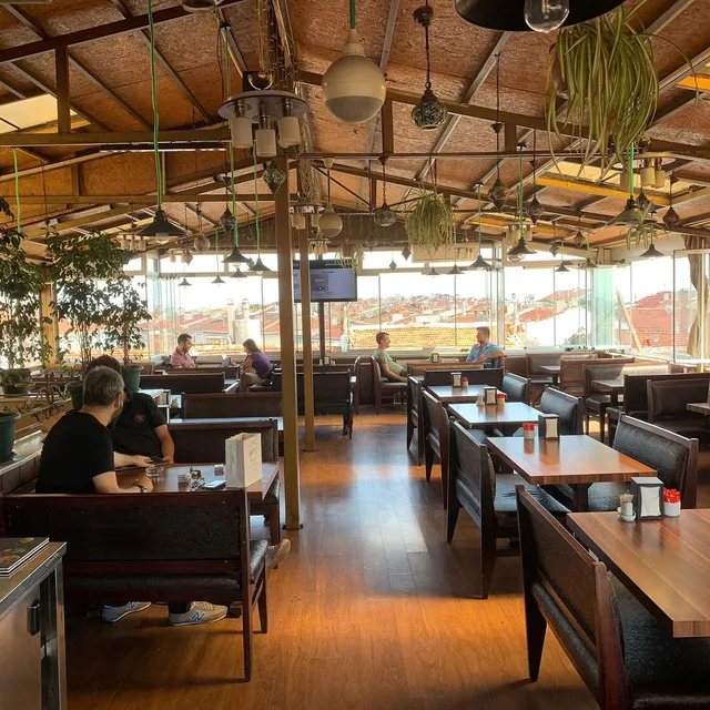 Sezon Cafe & Restaurant