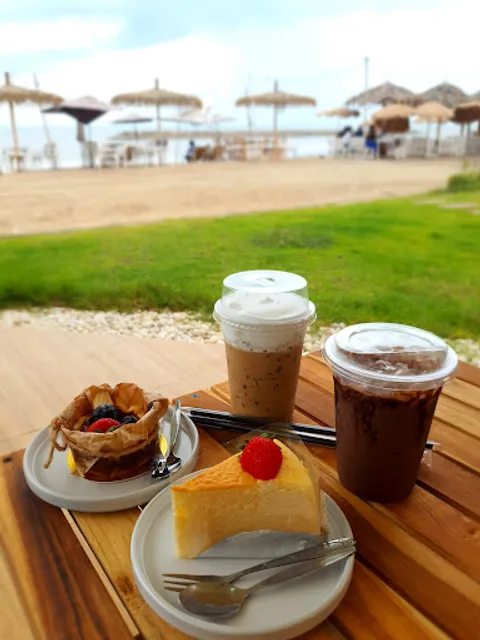 N.Rich Cafe หาดหัวตาล