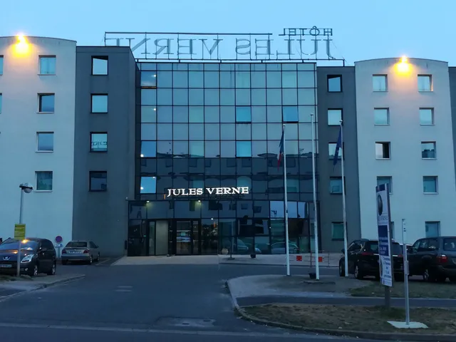 Kyriad Poitiers Hotel - Jules Verne