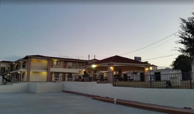 Aqua View Inn & Suites