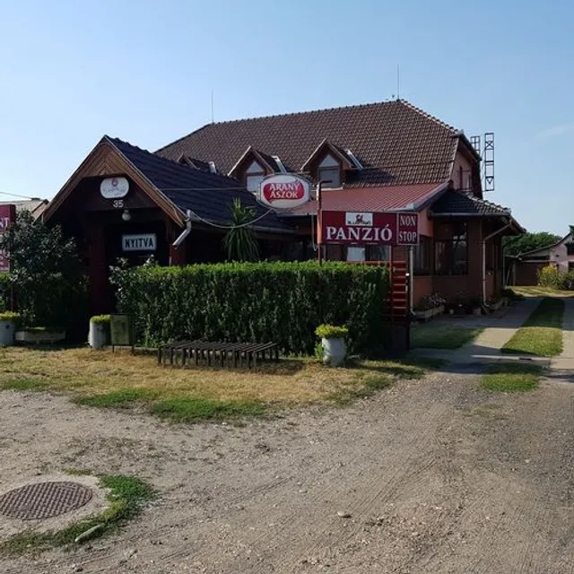 Flamingó Vendeglő - Panzió Téglás (kamionos pihenő)