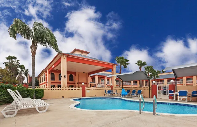 Texas Inn & Suites Raymondville