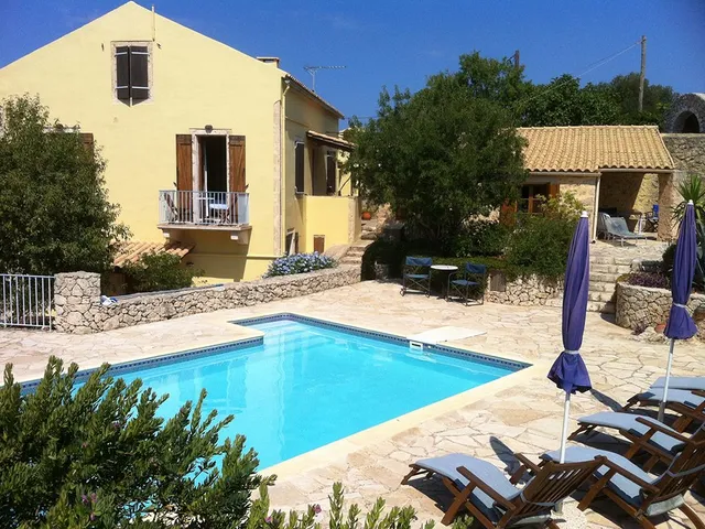 Amigdalospito (Almond House) Spitaki and Kotetsi.