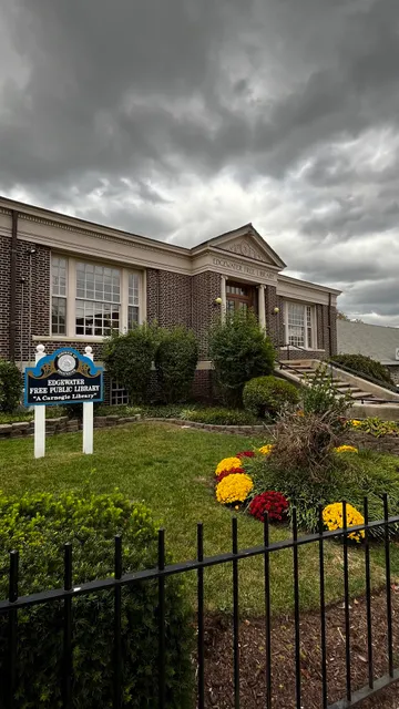 Edgewater Public Library